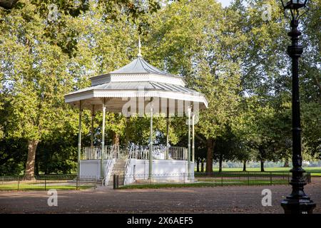 Hyde Park London, historischer Bandstand, der 1886 in Hyde Park, London, England, Großbritannien, 2023 eröffnet wurde Stockfoto