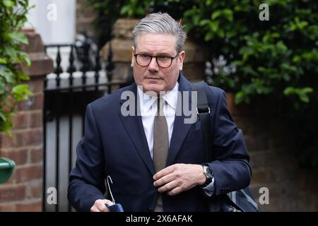 London, Großbritannien. Mai 2024. Der Vorsitzende der Labour Party Keir Starmer verlässt sein Haus, um im Parlament für die Fragen von Premierminister MinisterÃ in London zu erscheinen. Bei den Kommunalwahlen in der vergangenen Woche konnte Labour eine Reihe von Vorteilen im ganzen Land erzielen, darunter den überraschenden Sieg des Parteikandidaten im Bürgermeisterwettbewerb der West Midlands. (Credit Image: © Tejas Sandhu/SOPA Images via ZUMA Press Wire) NUR REDAKTIONELLE VERWENDUNG! Nicht für kommerzielle ZWECKE! Stockfoto