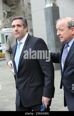 New York, Usa. April 2018. Michael Cohen verlässt das Gebäude des New Yorker Bundesgerichtshofs nach einem Tag von Anhörungen bezüglich Hush Money Payments im Namen von Donald Trump an Stormy Daniels vor der Präsidentschaftswahl 2016. (Foto: Catherine Nance/SOPA Images/SIPA USA) Credit: SIPA USA/Alamy Live News Stockfoto