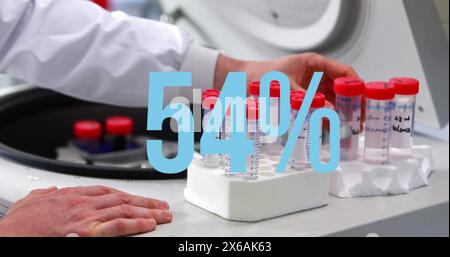 Bild des Countdowns von 0 bis 59 über abgeschnittene Hand des Wissenschaftlers, der Reagenzgläser in der Maschine platziert Stockfoto