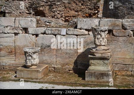 Korinthische Ordenskolonnen in der römischen Agora in Athen, Griechenland Stockfoto