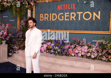 New York, Usa. Mai 2024. NEW YORK, NEW YORK – 13. MAI: Jonathan Bailey nimmt am 13. Mai 2024 in New York City an Netflix’s „Bridgerton“-Weltpremiere in der Alice Tully Hall im Lincoln Center Teil. Quelle: Ron Adar/Alamy Live News Stockfoto