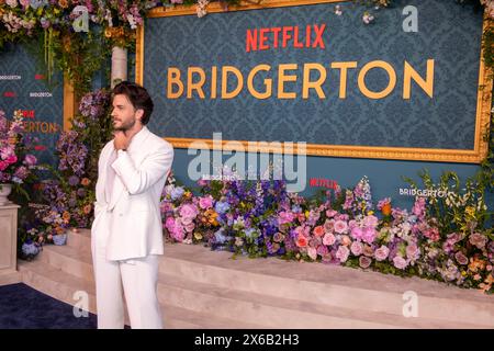 New York, Usa. Mai 2024. NEW YORK, NEW YORK – 13. MAI: Jonathan Bailey nimmt am 13. Mai 2024 in New York City an Netflix’s „Bridgerton“-Weltpremiere in der Alice Tully Hall im Lincoln Center Teil. Quelle: Ron Adar/Alamy Live News Stockfoto