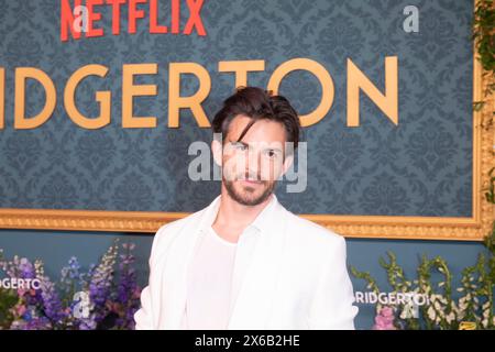 New York, Usa. Mai 2024. NEW YORK, NEW YORK – 13. MAI: Jonathan Bailey nimmt am 13. Mai 2024 in New York City an Netflix’s „Bridgerton“-Weltpremiere in der Alice Tully Hall im Lincoln Center Teil. Quelle: Ron Adar/Alamy Live News Stockfoto