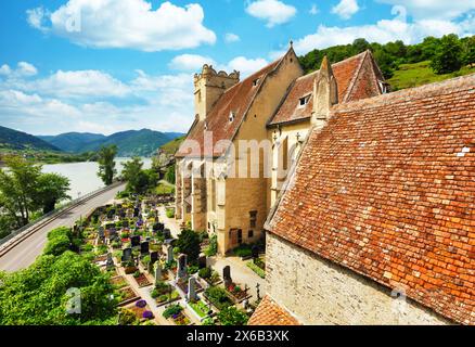 Wachau - Blick auf die Kirche St. Michael in Mosinghof, Österreich Stockfoto