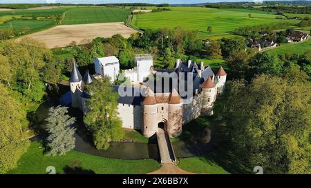 Drohnenfoto Schloss Ainay-le-Vieil Frankreich Europa Stockfoto