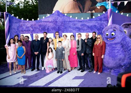 Awkwafina, Catharine Daddario, Emily Blunt, Liza Colon-Zayas, Bobby Moynihan, Steve Carell, John Krasinski, Cailey Fleming, Audrey Hoffman, Alan Kim, Fiona Shaw, Maya Rudolph, Matt Damon, Christopher Meloni, Bradley Cooper und Amy Schumer bei der Premiere des Kinofilms „IF: Imaginäre Freunde“ im SVA Theater. New York, 13.05..2024 Stockfoto