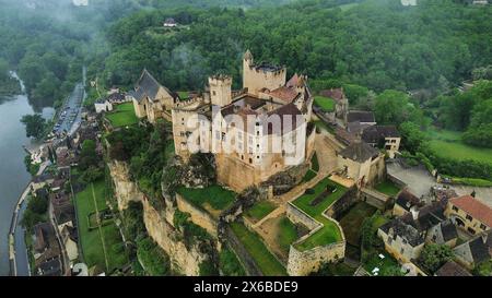 Drohnenfoto Beynac Castle Frankreich Europa Stockfoto