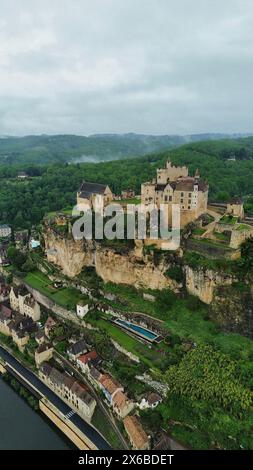 Drohnenfoto Beynac Castle Frankreich Europa Stockfoto