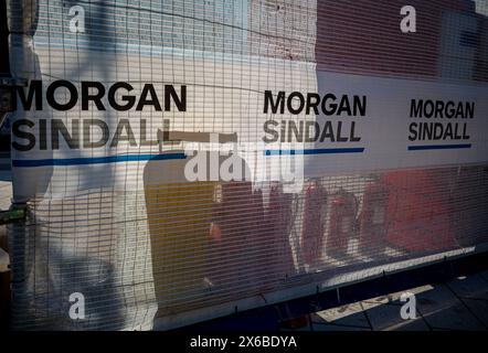 Morgan Sindall Building Site Old Street Roundabout Shoreditch London. Morgan Sindall Group plc ist ein britisches Bauunternehmen, das 1977 gegründet wurde. Stockfoto