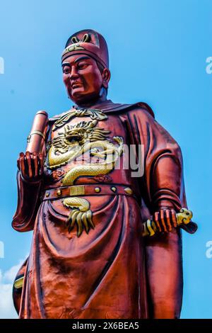 Eine Statue von Zheng He oder „Laksamana Cheng Ho“ in Sam Poo Kong. Bekannt als chinesischer muslimischer Diplomat, Flottenadmiral und Hofeunuch in der Ming-Dinastie Stockfoto