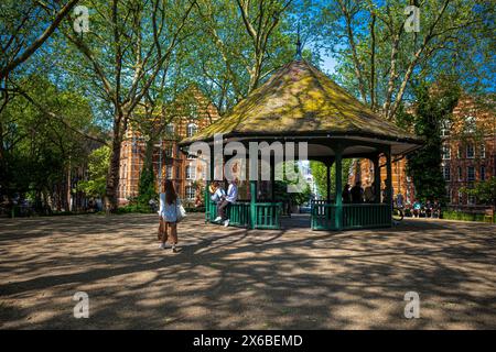 Arnold Circus Bandstand auf dem Boundary Estate in Shoreditch, East London. Eröffnet 1900. Gebaut von LCC, wohl das erste gemeindegut der Welt Stockfoto