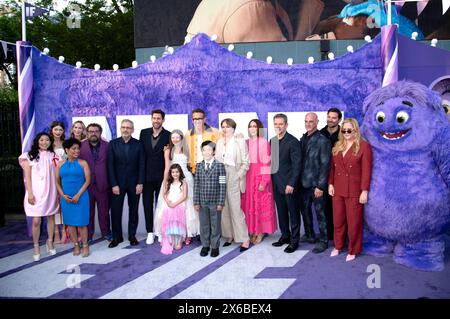 Awkwafina, Catharine Daddario, Emily Blunt, Liza Colon-Zayas, Bobby Moynihan, Steve Carell, John Krasinski, Cailey Fleming, Audrey Hoffman, Alan Kim, Fiona Shaw, Maya Rudolph, Matt Damon, Christopher Meloni, Bradley Cooper und Amy Schumer bei der Premiere des Kinofilms IF: Imaginäre Freunde im SVA Theater. New York, 13.05..2024 *** Awkwafina, Catharine Daddario, Emily Blunt, Liza Colon Zayas, Bobby Moynihan, Steve Carell, John Krasinski, Cailey Fleming, Audrey Hoffman, Alan Kim, Fiona Shaw, Maya Rudolph, Matt Damon, Christopher Meloni, Bradley Cooper und Amy Schumer bei der Uraufführung des Kunststücks Stockfoto