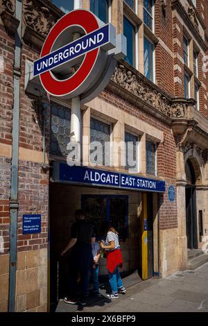 Aldgate East U-Bahn Station East London Großbritannien. Eintritt zur U-Bahn-Station Aldgate East London an der Whitechapel High Street East London UK. Stockfoto