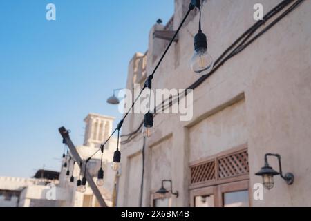 Altes historisches Viertel in Dubai. Traditionelle Straßen des alten Dubai. Al Bastakiya ist auch als Al Fahidi Historical Neighbourhood oder Al Seef bekannt Stockfoto