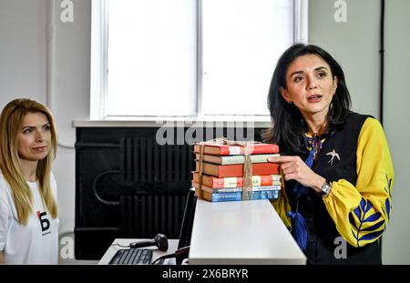 Nicht exklusiv: ZAPORIZHZHIA, UKRAINE - 10. MAI 2024 - Sekretärin des Stadtrates von Zaporizhzhia Rehina Kharchenko (R) nimmt an der Eröffnung eines upgra Teil Stockfoto