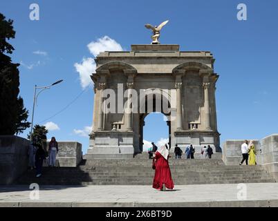 Touristen am Denkmal für die Gefallenen in der algerischen Stadt Konstantin Stockfoto