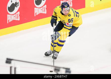 Ostrava, Tschechische Republik. Mai 2024. #95 Burakovsky Andre von Schweden in Aktion während des IIHF Eishockey-Weltmeisterschaft 2024 zwischen Schweden und Polen in der Ostravar Arena Ostrava. Endstand; Schweden 5:1 Polen. (Foto: Grzegorz Wajda/SOPA Images/SIPA USA) Credit: SIPA USA/Alamy Live News Stockfoto