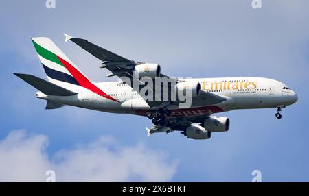 Ein Emirates Airbus A380-861 mit der Registrierung A6-EUB landet in lhr vom Dubai International Airport (DXB, VAE). Credit JTW Aviation Images / Alamy. Stockfoto