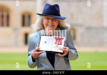 Dame Jilly Cooper, nachdem sie von König Karl III. In Windsor Castle in Berkshire zur Dame Commander des Britischen Empire ernannt wurde. Bilddatum: Dienstag, 14. Mai 2024. Stockfoto