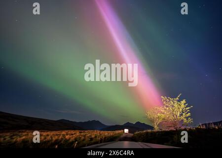 Die aurora borealis wurde im Mai 2024 in Nordwales beobachtet. Stockfoto