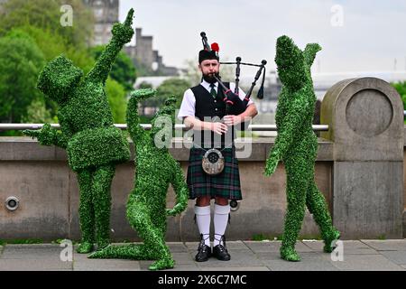 Edinburgh, Schottland. Dienstag, 14. Mai 2024. Tanzen Topiary von Matthew BourneÕs Edward Scissorhands Erkunden Sie die wunderschönen Princes Street Gardens, bevor Sie die Bühne des Festivaltheaters am Abend schmücken. Kredit: Brian Anderson Kredit: Brian Anderson/Alamy Live News Stockfoto