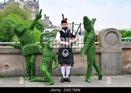 Edinburgh, Schottland. Dienstag, 14. Mai 2024. Tanzen Topiary von Matthew BourneÕs Edward Scissorhands Erkunden Sie die wunderschönen Princes Street Gardens, bevor Sie die Bühne des Festivaltheaters am Abend schmücken. Kredit: Brian Anderson Kredit: Brian Anderson/Alamy Live News Stockfoto