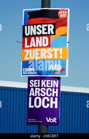 Dortmund, 14.5,2024: Wahlplakate zur Europawahl am 9,6.2024. Plakat der AFD (Alternative für Deutschland, oben) und der Partei Volt. Stockfoto