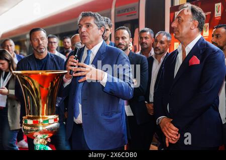 Mailand, Italien. Mai 2024. Luigi de Siervo ( Lega Serie A ) und Pietro Diamantini ( Trenitalia ) während der Pressekonferenz in Roma Termini mit der Trophäe Coppa Italia für das Finale zwischen Atalanta und Juventus - Dienstag, 14. Mai 2024. Sport - Fußball . (Foto: Spada/LaPresse) Credit: LaPresse/Alamy Live News Stockfoto