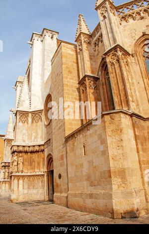 Tarragonas Kathedrale Saint Thecla, erbaut von 1170 bis 1331 in einer Mischung aus romanischen und gotischen Stilen Stockfoto