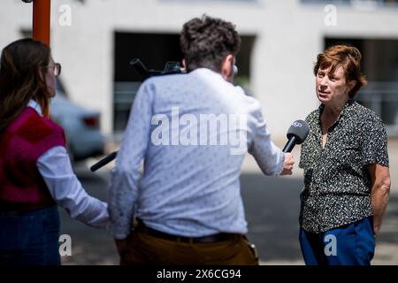 Herent, Belgien. Mai 2024. Veer Dusauchoit, aufgenommen während eines Interviews in Herent am 14. Mai 2024. Dusauchoit möchte einen Ausbildungskurs verfolgen, um Diakon der katholischen Kirche zu werden, aber die Kirche weigert sich, sie beginnen zu lassen. Sie hat beschlossen, die Kirche vor Gericht zu bringen, weil sie die Entscheidung für diskriminierend hält. BELGA FOTO JASPER JACOBS Credit: Belga News Agency/Alamy Live News Stockfoto