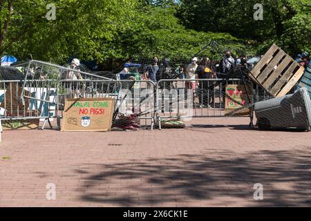 Seattle, USA. Mai 2024. Der United for Israel Marsch versammelte sich im Lager der University of Washington Palestine. Stockfoto