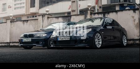 BMW e60 und e46 in Dunkelblau Stockfoto