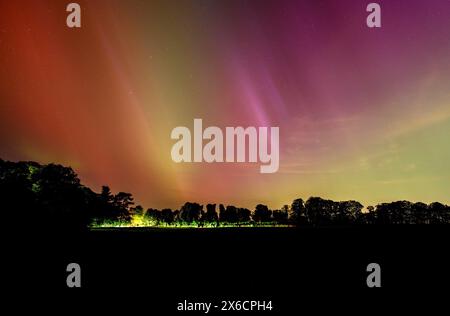 Nordlichter / Aurora Borealis sichtbar südlich von Maidstone in Kent, Südostengland. Mai 2024 Stockfoto