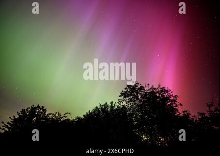 Nordlichter / Aurora Borealis sichtbar südlich von Maidstone in Kent, Südostengland. Mai 2024 Stockfoto