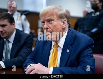 Der ehemalige Präsident Donald Trump wartet auf die Einleitung des Verfahrens in seinem Prozess vor dem Strafgericht Manhattan am Dienstag, den 14. Mai 2024 in New York. (AP Photo/Craig Ruttle, Pool) Stockfoto