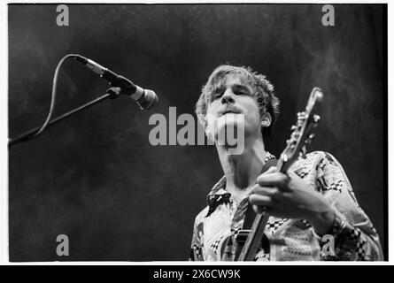 CRISPIN HUNT, LONGPIGS, 1996: Crispin Hunt of LongPigs, Live im Newport Centre in Newport, Wales, Großbritannien, am 2. Juni 1996. Foto: Rob Watkins. INFO: Longpigons, eine britische Alternative Rock Band, die 1994 in Sheffield gegründet wurde, erlangte mit ihrem Debütalbum The Sun Is Faily Out Anerkennung. Hits wie „She Said“ präsentierten ihren melodischen Sound und ergreifende Texte und brachten ihnen eine hingebungsvolle Anhängerschaft in der Musikszene der 90er Jahre ein. Stockfoto