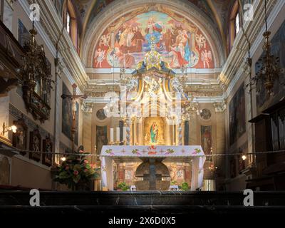 Hauptaltar in der franziskanerkirche der Verkündigung in Ljubljana, Slowenien. Stockfoto