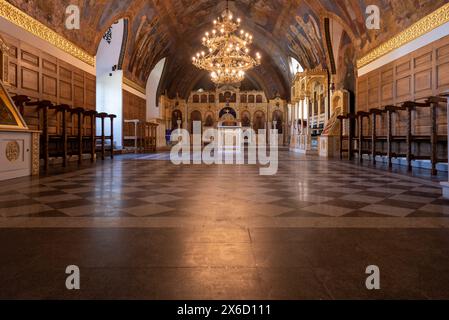 Das Innere der Ružica-Kirche, einer orthodoxen Militärkirche auf dem Gelände der Belgrader Festung. April 2024. Stockfoto