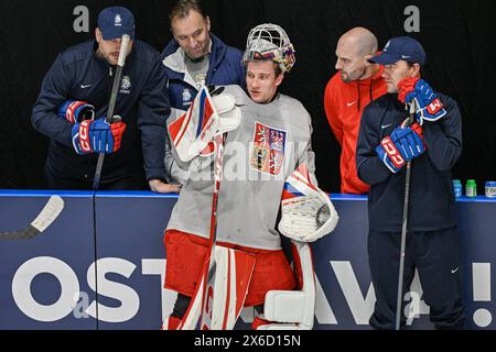 Prag, Tschechische Republik. Mai 2024. L-R Torhüter Ondrej Pavelec, Teammanager Milan Hnilicka, Torhüter Lukas Dostal, Equipment Manager Petr Sulan und Assistenztrainer Marek Zidlicky nehmen am 14. Mai 2024 an der Qualifikation der tschechischen Eishockeynationalmannschaft während der IIHF-Weltmeisterschaft 2024 in Prag Teil. Quelle: VIT Simanek/CTK Photo/Alamy Live News Stockfoto