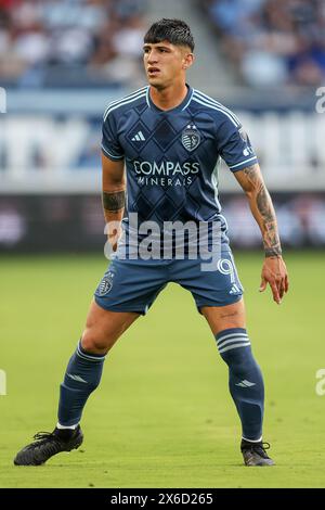 11. Mai 2024: Sporting Kansas City Stürmer Alan Pulido (9) während eines Spiels gegen Houston Dynamo FC im Mercy Park von Childrenâ in Kansas City, KS. David Smith/CSM Stockfoto