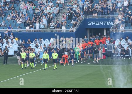 Kansas City, KS, USA. Mai 2024. Sporting Kansas City und Houston Dynamo FC erobern das Spielfeld im Children's Mercy Park in Kansas City, KS. David Smith/CSM/Alamy Live News Stockfoto