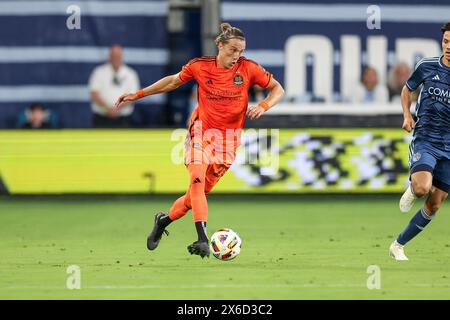 Kansas City, KS, USA. Mai 2024. Der Houston Dynamo FC Mittelfeldspieler Griffin Dorsey (25) dribbelt im Children's Mercy Park in Kansas City, KS, gegen den Sporting Kansas City. David Smith/CSM/Alamy Live News Stockfoto