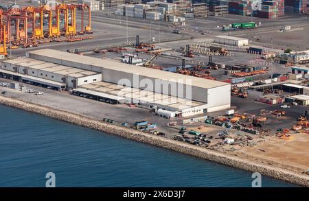 Dschidda, Saudi-Arabien - 22. Dezember 2019: Luftaufnahme des islamischen Hafens von Dschiddah an einem sonnigen Tag, Frachtterminal Stockfoto