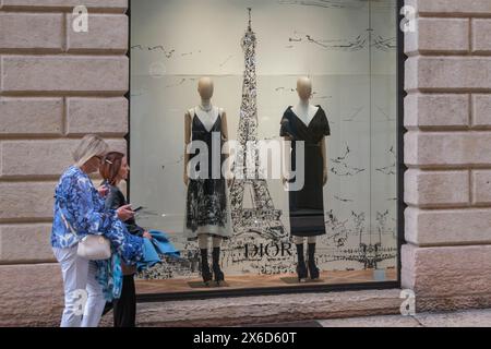 Schaufenster eines Dior-Ladens in Verona Stockfoto