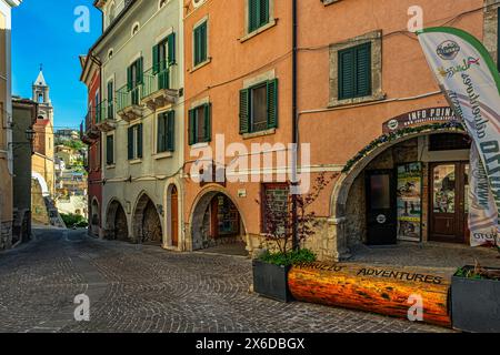 Blicke auf das Bergdorf Palena. Palena, Provinz Chieti, Abruzzen, Italien, Europa Stockfoto