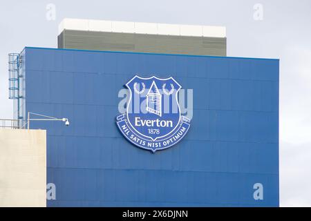 England, Liverpool - 29. Dezember 2023: Das Everton FC-Vereinswappen im Goodison Park. Stockfoto