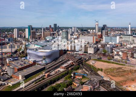 BIRMINGHAM, GROSSBRITANNIEN - 11. MAI 2024. Ein Panoramablick auf das Stadtzentrum von Birmingham mit dem Bullring Shopping Centre und dem Selfridges-Gebäude Stockfoto
