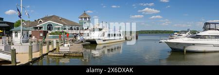 Alexandria, Virginia, USA - 1. Mai 2024: Panoramablick auf Boote, die im Hafen der Stadt Alexandria liegen Stockfoto