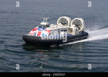 Hovercraft Island Flyer von Southsea aus überquert die Solent Richtung Ryde auf der Isle of Wight Stockfoto